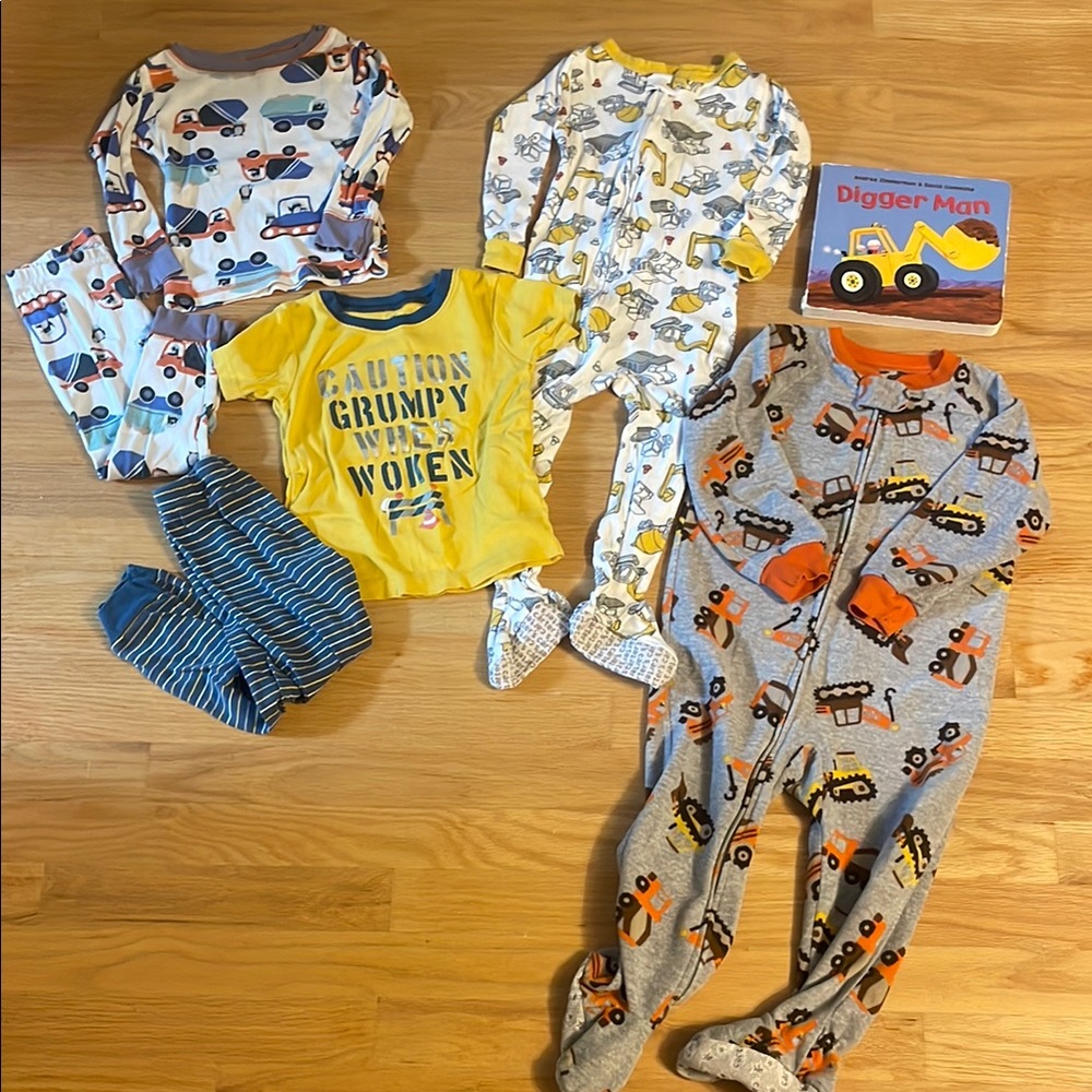 7 pc bundle Baby/Toddler Construction Pajamas and board book, size 24 mo